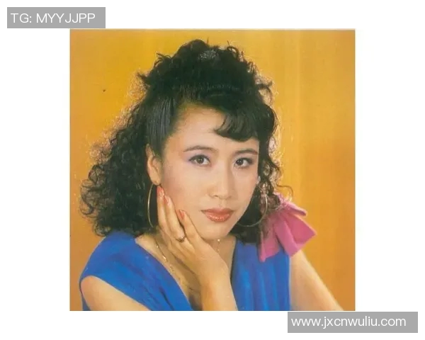 足球明星卢玲的个人简介与精彩瞬间图片展示